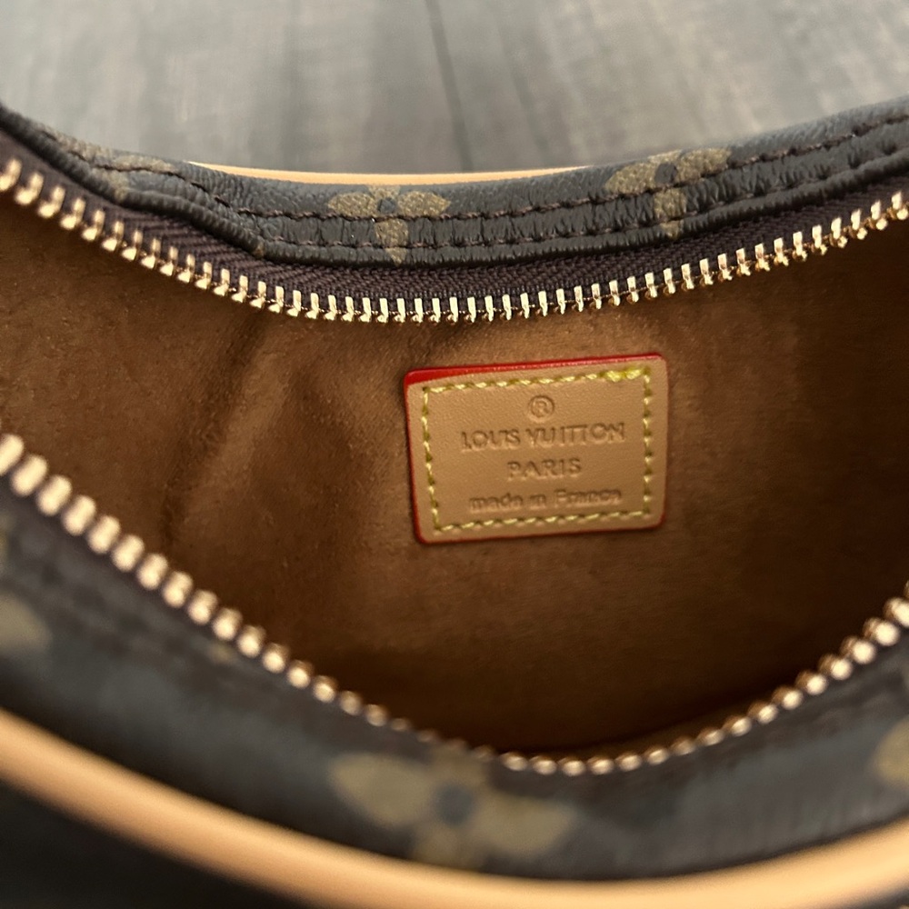 lv loop purse - Picture 8 of 9